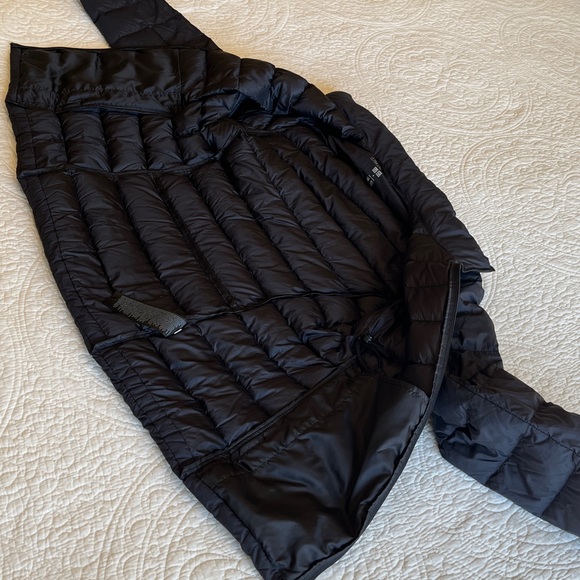Uniqlo Down Packable Jacket Ultra Light Women’s M Water Repellency Black Travel - Picture 8 of 17